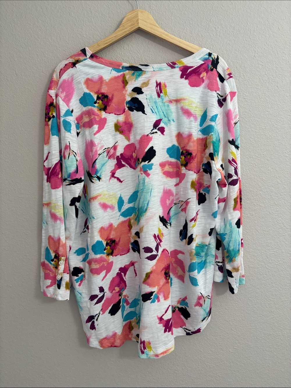 Chico's White V-Neck 3/4 Sleeve Watercolor Floral Tee Pink Teal Accents Size XL - Picture 2 of 9